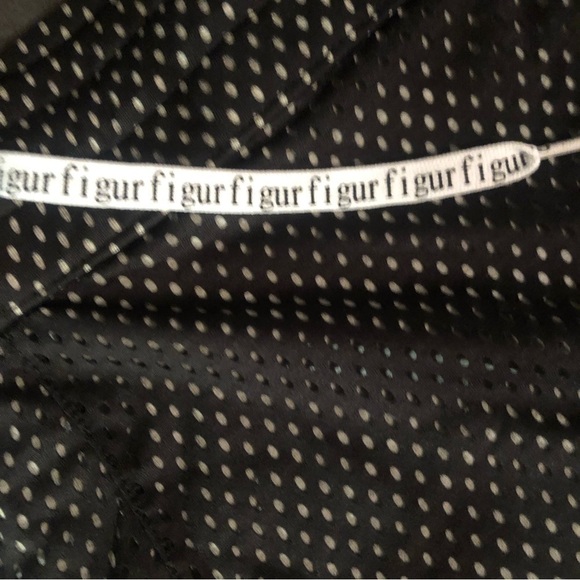 Women’s Shorts Size Small - Picture 3 of 6